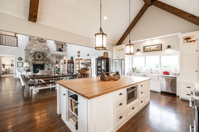 1151 Rogana Rd, Bethpage, TN 37022
