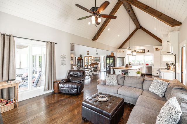 1151 Rogana Rd, Bethpage, TN 37022
