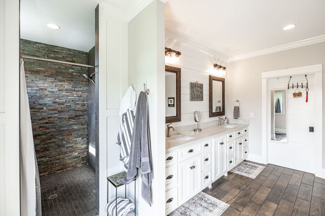 1151 Rogana Rd, Bethpage, TN 37022