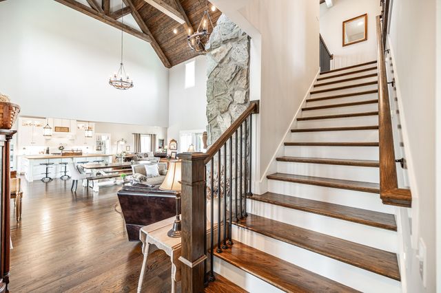 1151 Rogana Rd, Bethpage, TN 37022
