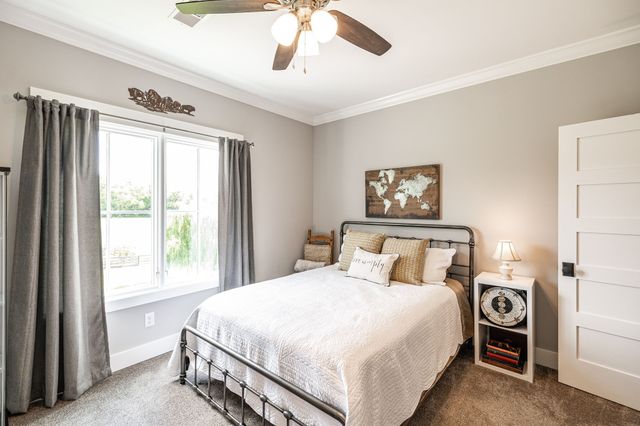 1151 Rogana Rd, Bethpage, TN 37022