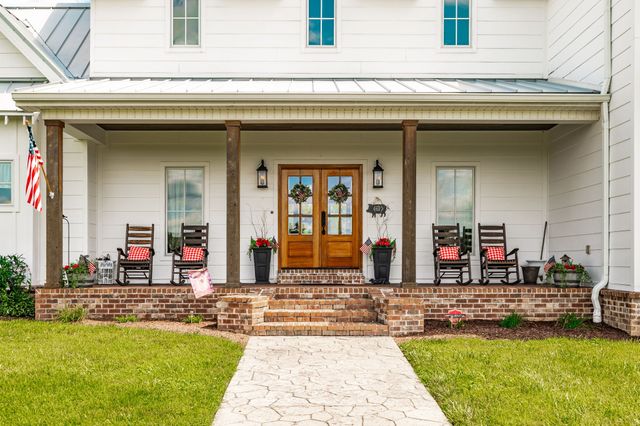 1151 Rogana Rd, Bethpage, TN 37022