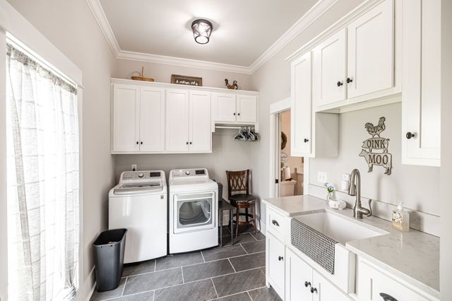 1151 Rogana Rd, Bethpage, TN 37022