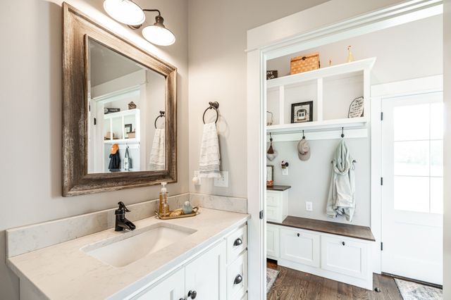 1151 Rogana Rd, Bethpage, TN 37022