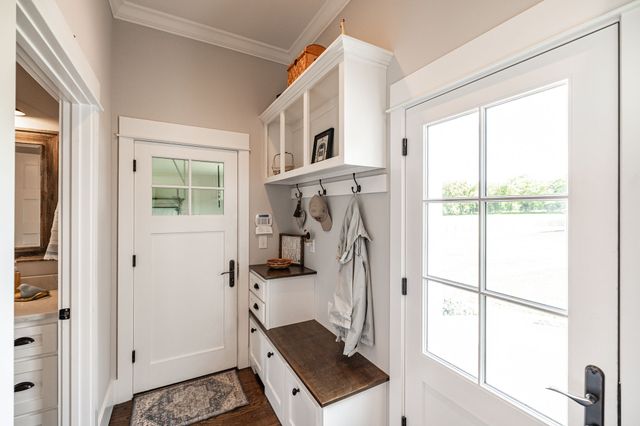 1151 Rogana Rd, Bethpage, TN 37022