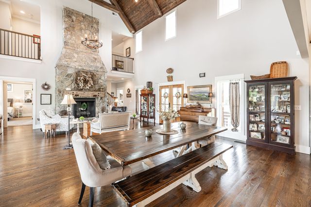 1151 Rogana Rd, Bethpage, TN 37022