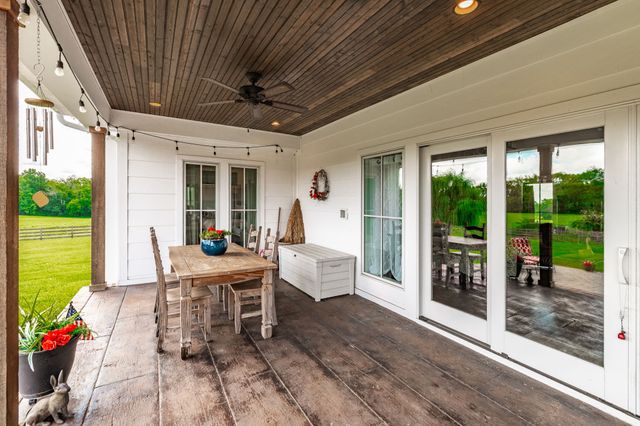 1151 Rogana Rd, Bethpage, TN 37022
