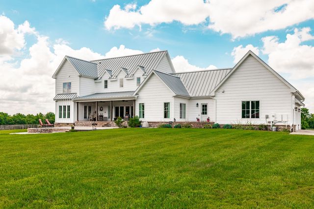 1151 Rogana Rd, Bethpage, TN 37022