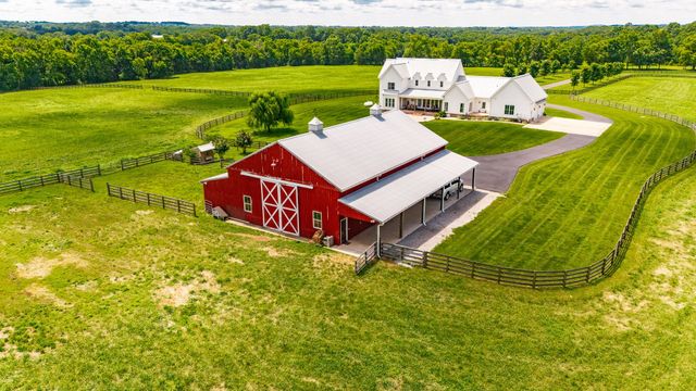 1151 Rogana Rd, Bethpage, TN 37022