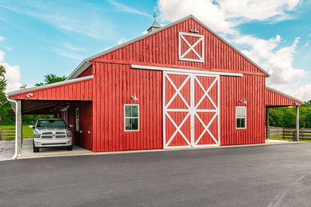1151 Rogana Rd, Bethpage, TN 37022