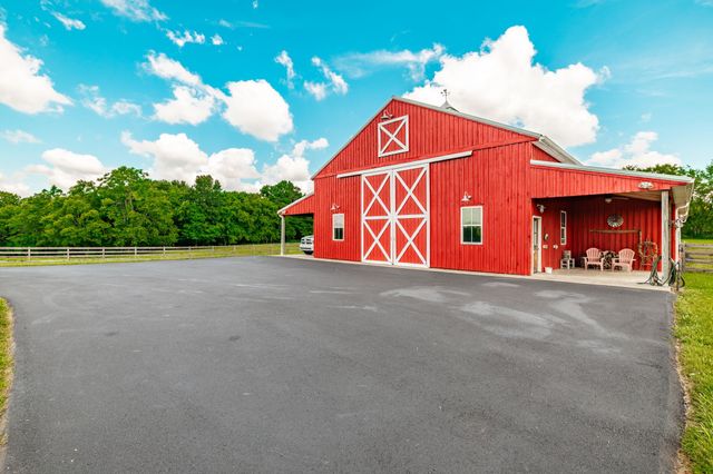 1151 Rogana Rd, Bethpage, TN 37022