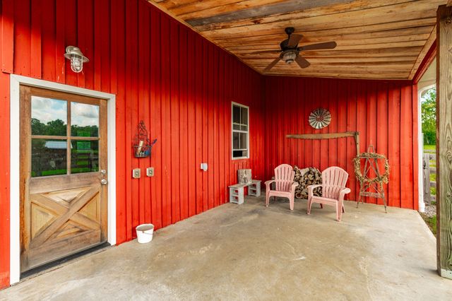 1151 Rogana Rd, Bethpage, TN 37022