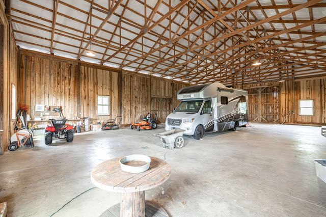 1151 Rogana Rd, Bethpage, TN 37022