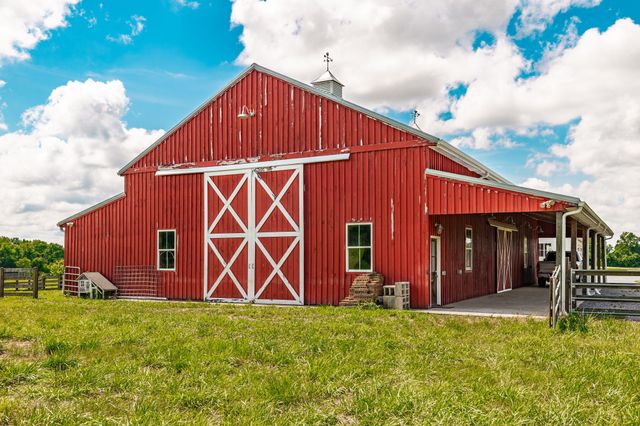 1151 Rogana Rd, Bethpage, TN 37022