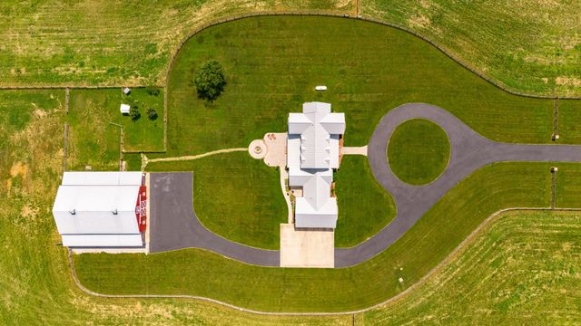 1151 Rogana Rd, Bethpage, TN 37022