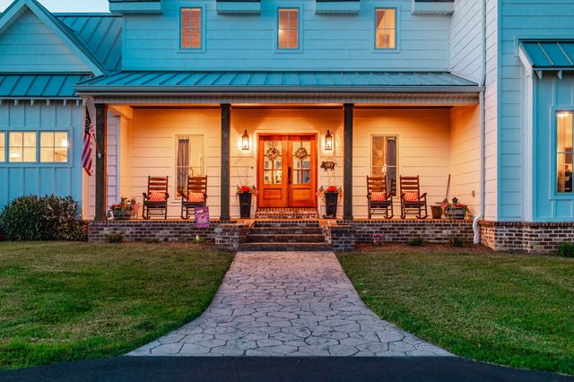 1151 Rogana Rd, Bethpage, TN 37022