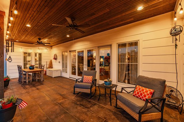 1151 Rogana Rd, Bethpage, TN 37022