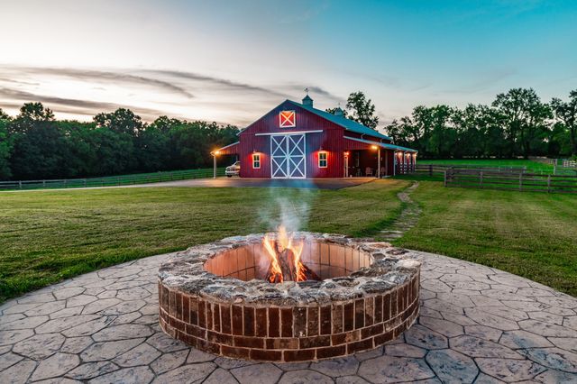 1151 Rogana Rd, Bethpage, TN 37022