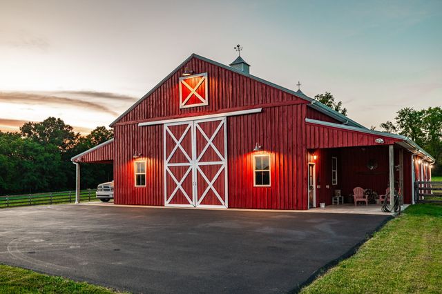1151 Rogana Rd, Bethpage, TN 37022