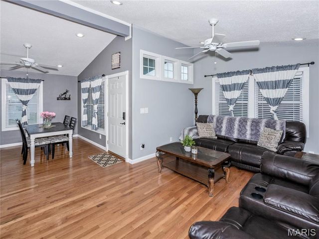 758 Boulevard De Cannes, Edwardsville, IL 62025