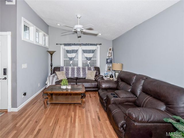 758 Boulevard De Cannes, Edwardsville, IL 62025