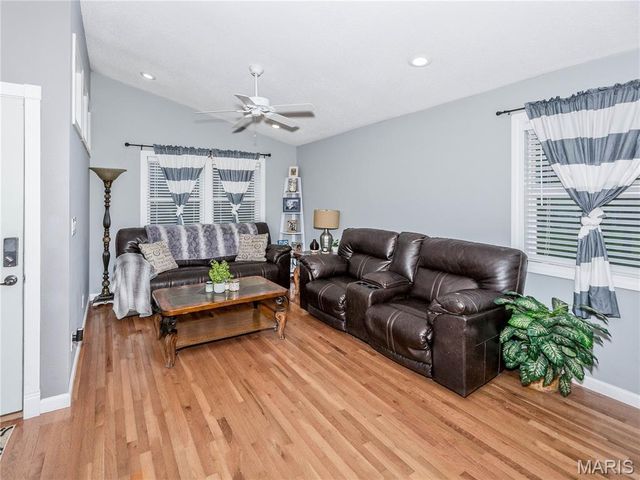 758 Boulevard De Cannes, Edwardsville, IL 62025