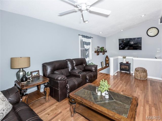 758 Boulevard De Cannes, Edwardsville, IL 62025