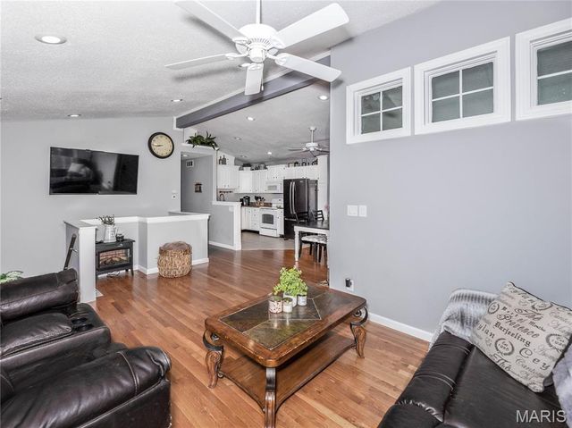 758 Boulevard De Cannes, Edwardsville, IL 62025