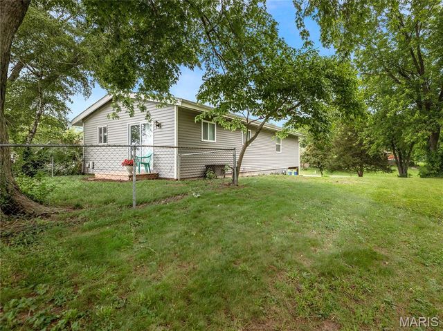 758 Boulevard De Cannes, Edwardsville, IL 62025