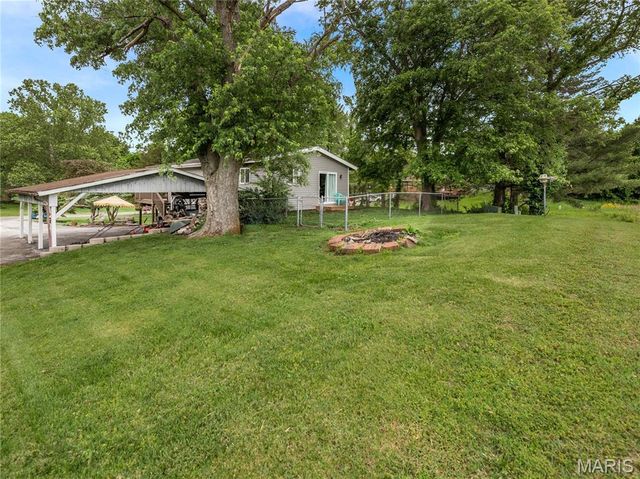 758 Boulevard De Cannes, Edwardsville, IL 62025