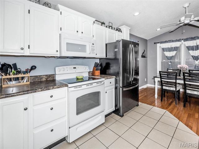 758 Boulevard De Cannes, Edwardsville, IL 62025