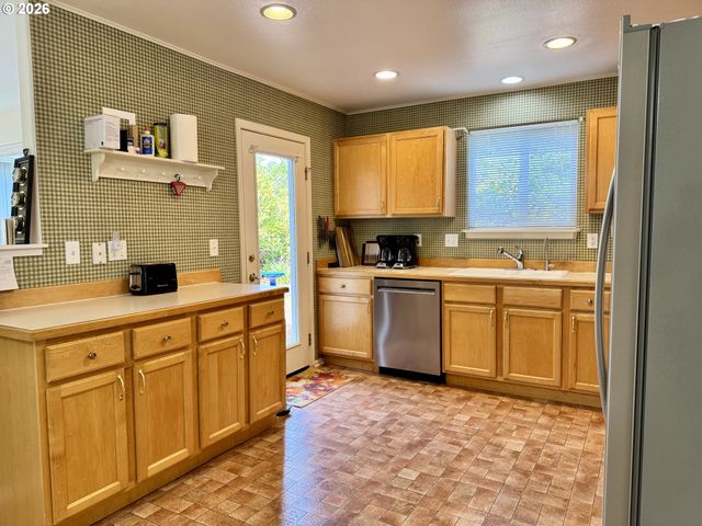 18 MARINERS Ln, Florence, OR 97439