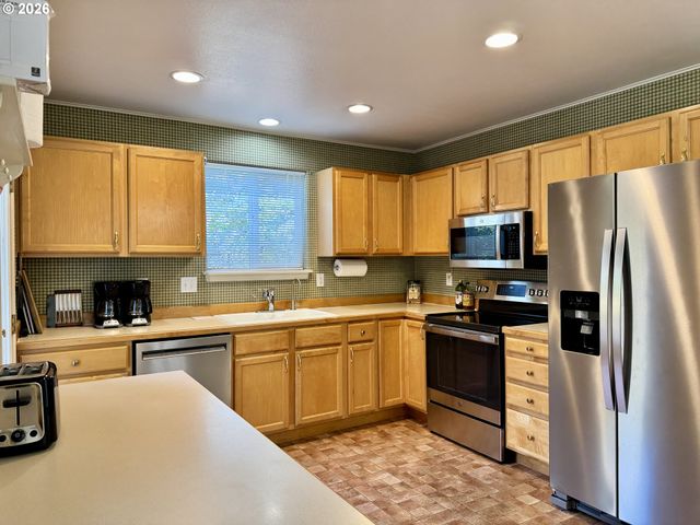 18 MARINERS Ln, Florence, OR 97439