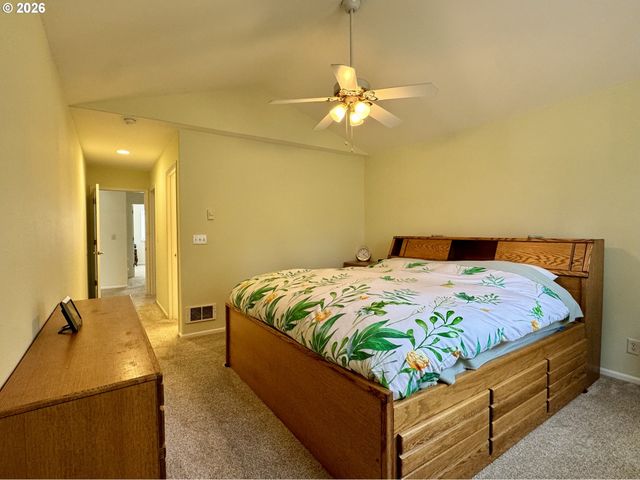 18 MARINERS Ln, Florence, OR 97439