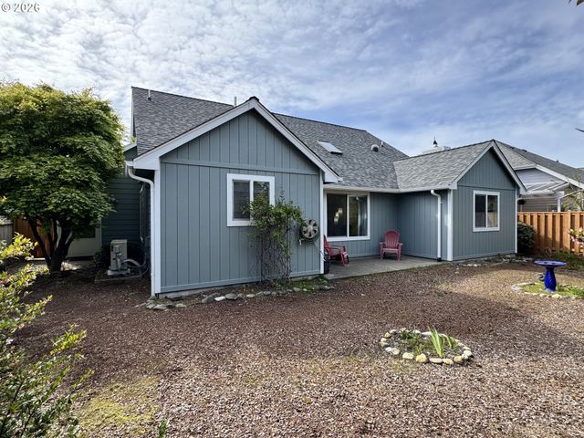 18 MARINERS Ln, Florence, OR 97439