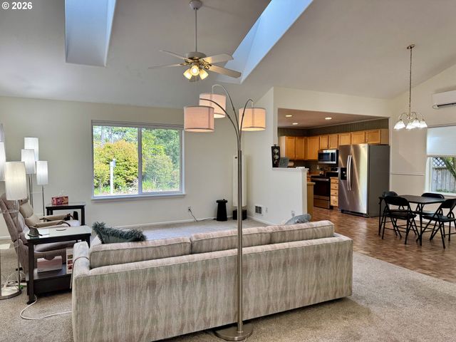 18 MARINERS Ln, Florence, OR 97439