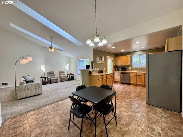 18 MARINERS Ln, Florence, OR 97439