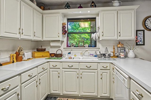 36 Cambre Circle, Hot Springs Village, AR 71909