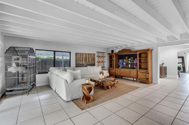 1642 SW 16 St 1, Miami, FL 33145