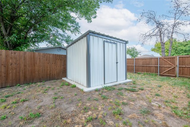 1717 Meadow Oak Street, Denton, TX 76209