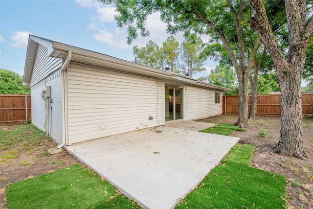 1717 Meadow Oak Street, Denton, TX 76209