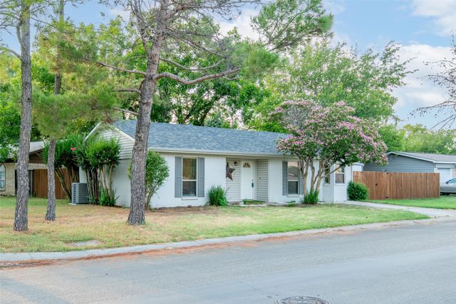 1717 Meadow Oak Street, Denton, TX 76209
