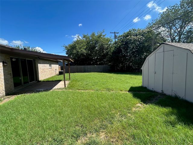 1210 S Clark Road, Cedar Hill, TX 75104