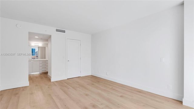 555 NE 34th St 1409, Miami, FL 33137