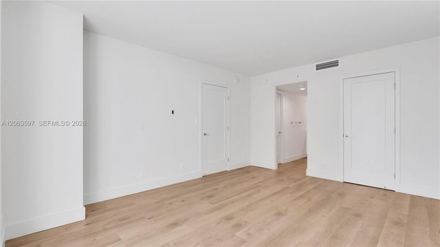 555 NE 34th St 1409, Miami, FL 33137