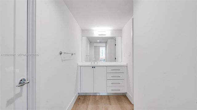 555 NE 34th St 1409, Miami, FL 33137