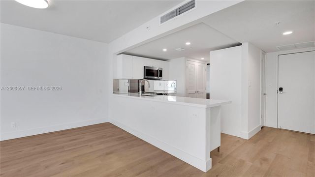 555 NE 34th St 1409, Miami, FL 33137