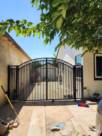 2107 Oregon Street, Bakersfield, CA 93305