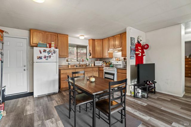 28060 Poppy Dr, Willits, CA 95490