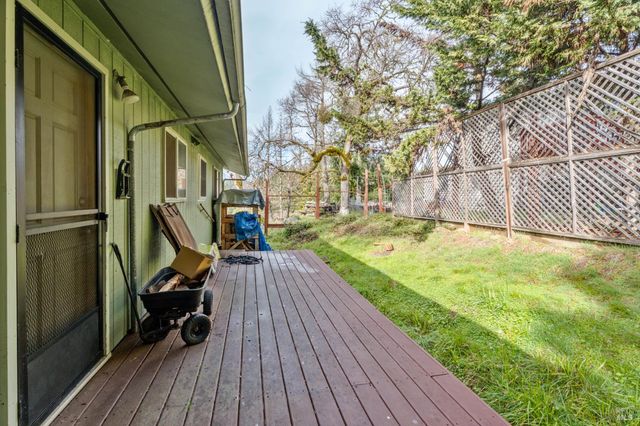 28060 Poppy Dr, Willits, CA 95490